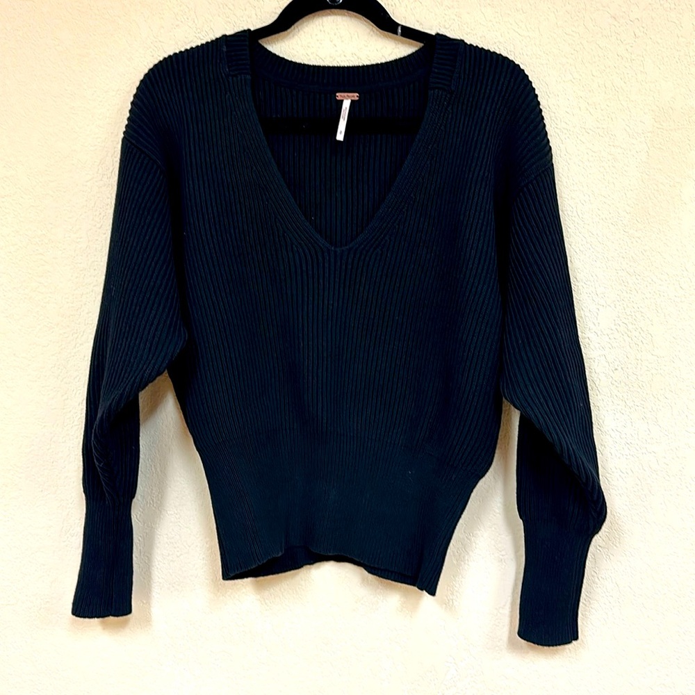 Free people Womans black knit ribbed vneck sweater size S